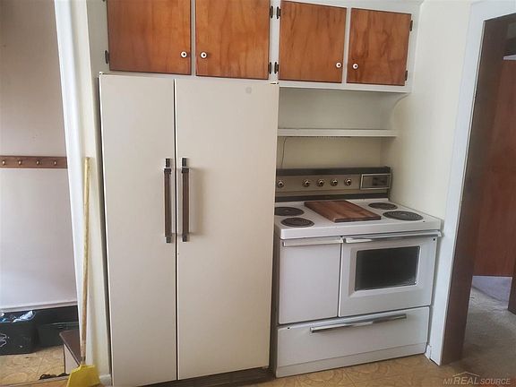 4th image of 24916 Tuscany Ave
