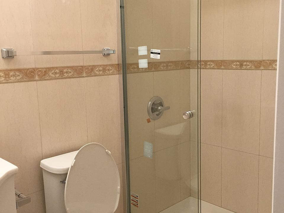1st image of 544 Summit Ave Floor 1