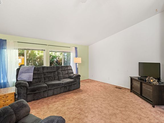 5th image of 1196 37th St