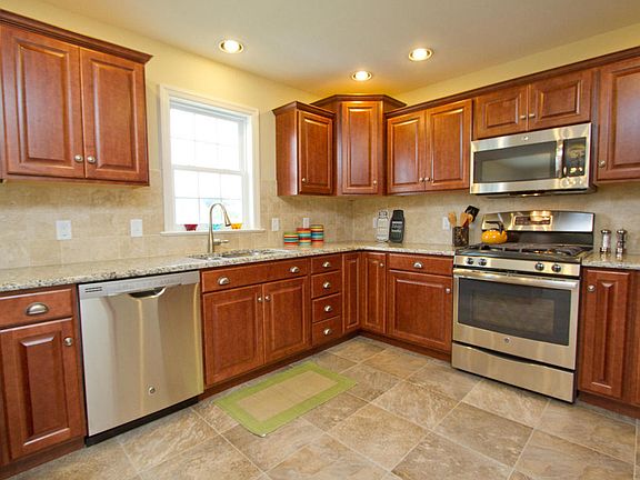 5th image of 317 Greenhedge Dr