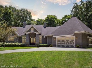 9859 Beach Ridge Ct, West Olive, MI 49460