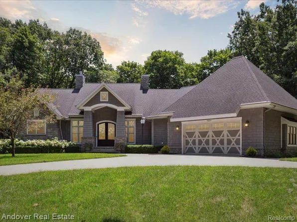 9859 Beach Ridge Ct, West Olive, MI 49460