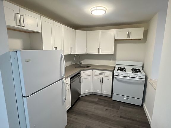 2nd image of 208 W 111th St #Bs