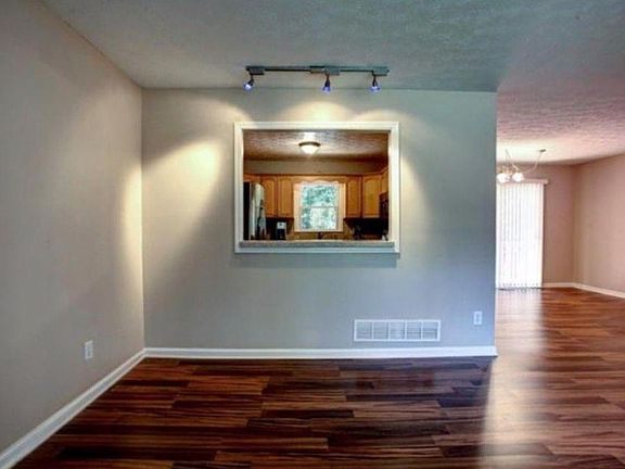 5th image of 2600 Stoney Brook Ln NE