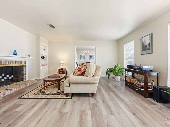 5th image of 3927 Dunwoody Dr