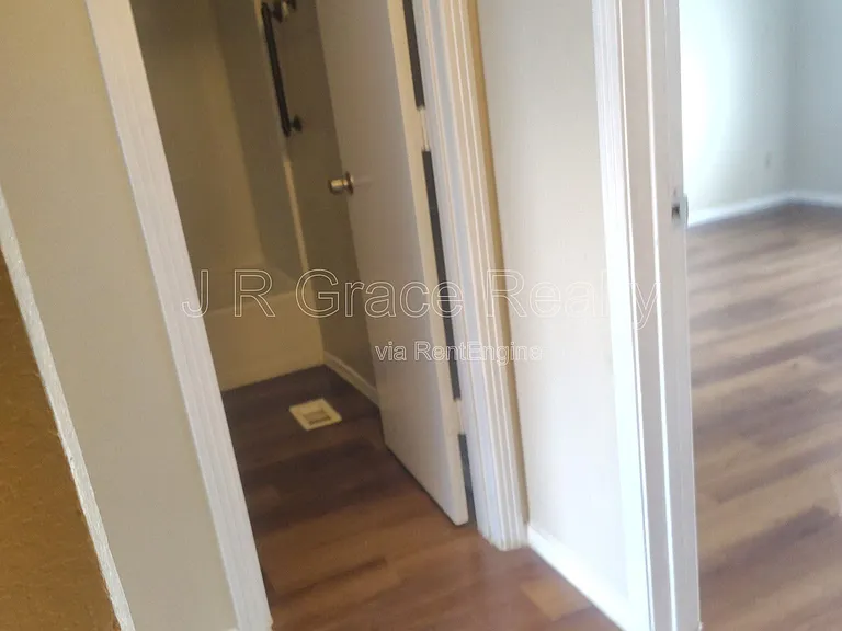 5947 Shadydell Dr — Photo 6