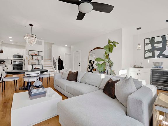 4th image of 856 W Buckingham Pl APT 3SW