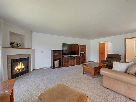 5th image of 483 Madeline Ln