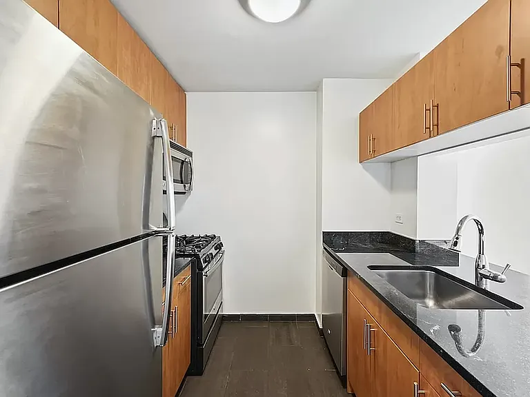57 W 38th St #7 — Photo 4