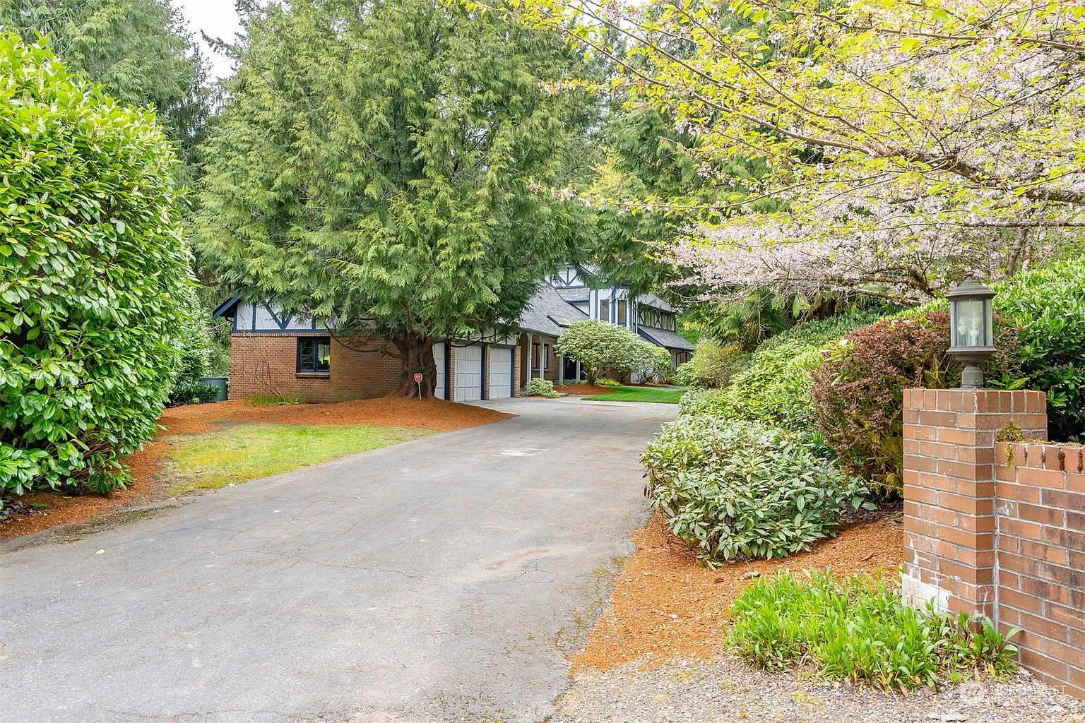 14206 NE 40th Place photo 1