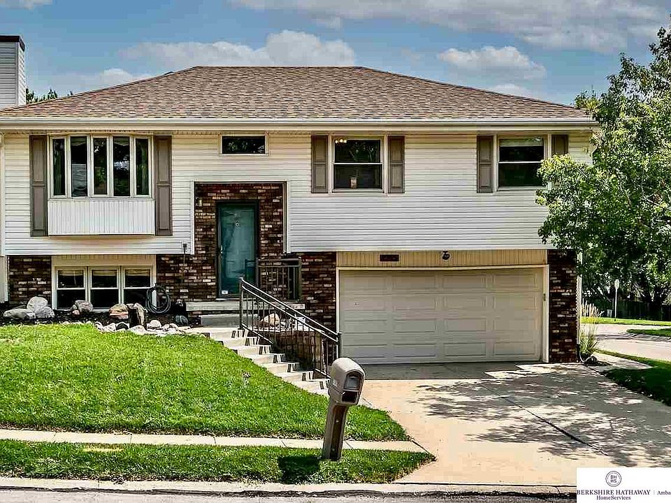 1st image of 5705 N 116th Cir