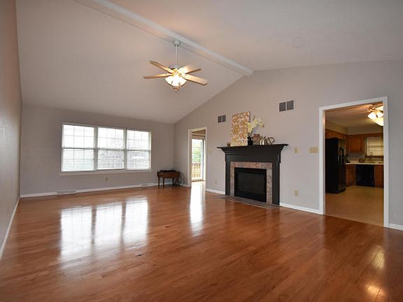 3rd image of 210 Ash Park Dr