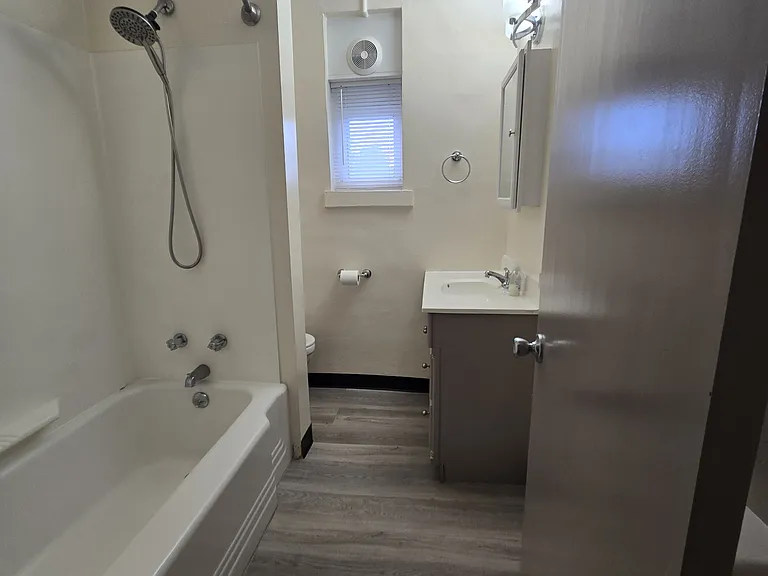 54 N Morris St #9 — Photo 4