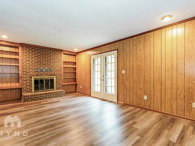 566 Presidential Way — Photo 11
