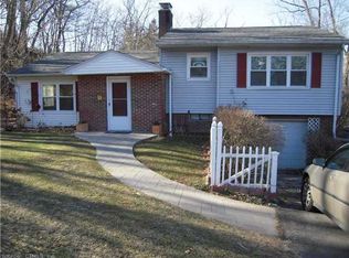 8 Center St, Windsor Locks, CT 06096