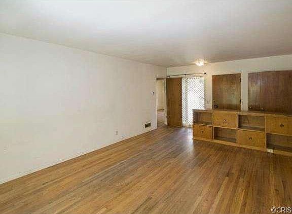 4th image of 3027 Greenfield Ave