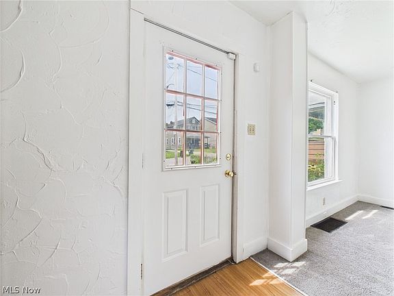 3rd image of 529 Gage St