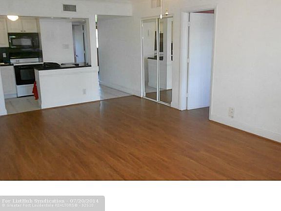 5th image of 701 Pine Dr APT 208