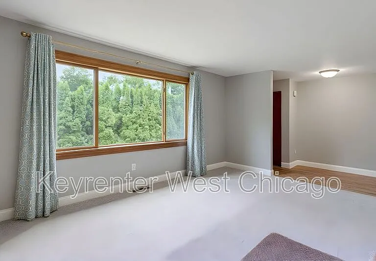 27W120 National St — Photo 13