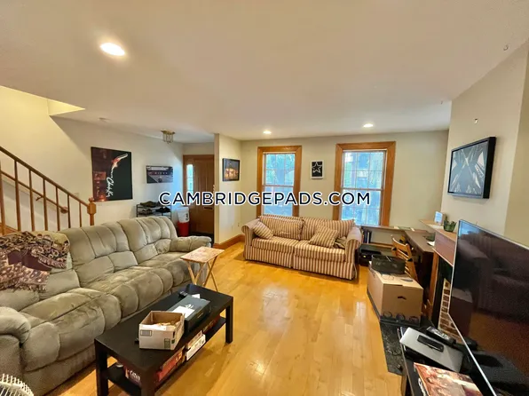 92 Gore St #1A, Cambridge, MA 02141