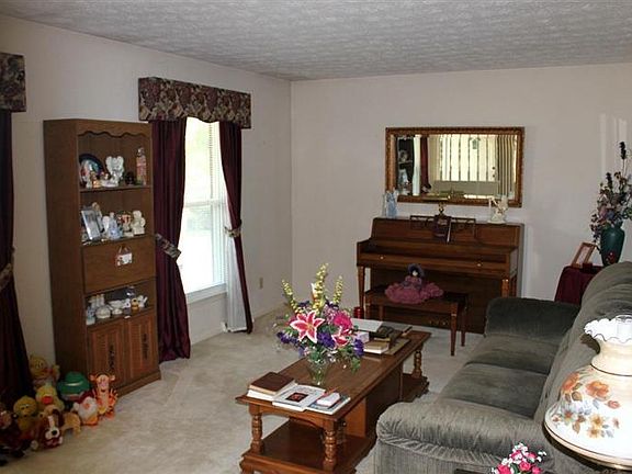 4th image of 420 Linden Ln