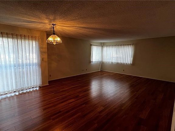 4th image of 410 Milford St #102