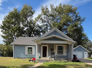611 7th St, Deshler, NE 68340