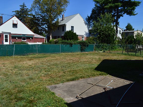 3rd image of 18-07 Morlot Ave