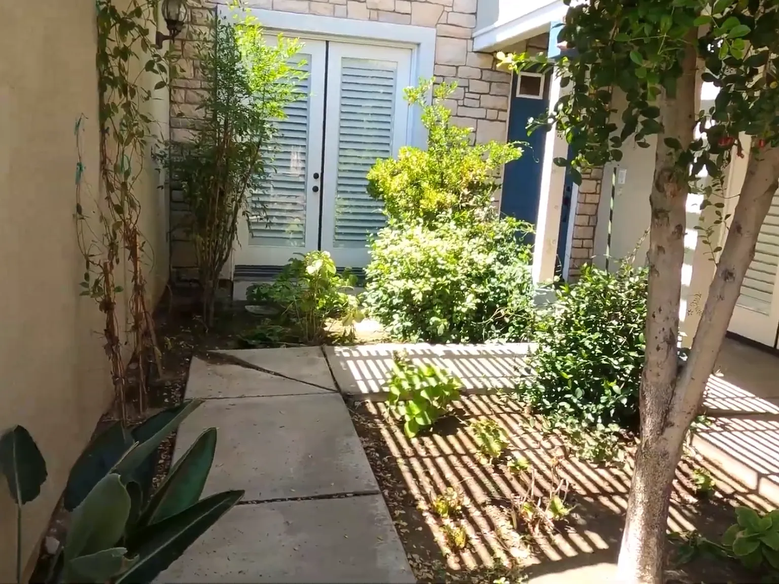 4 bed, 3721 sqft, $4,200 — Photo 2