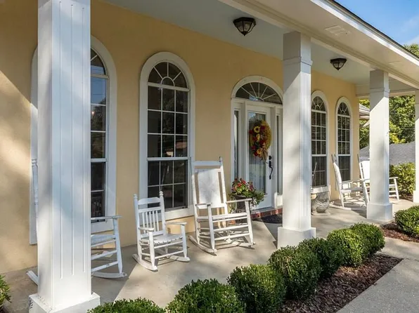 408 Pinehurst St, Vicksburg, MS 39180
