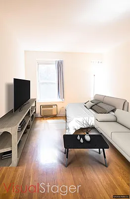 Sold by Schulman Realty LLC | media 8