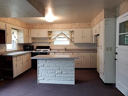 1st image of 903 Lewis Blvd