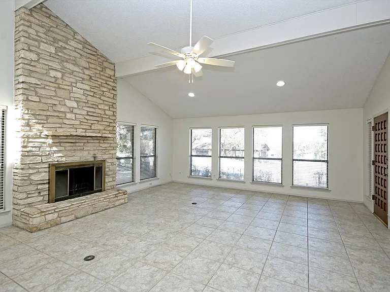 105 Crescent Blf — Photo 5