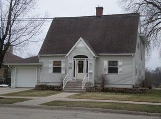 622 W Edgewater St, Portage, WI 53901