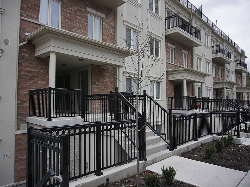 17 Coneflower Cres #105