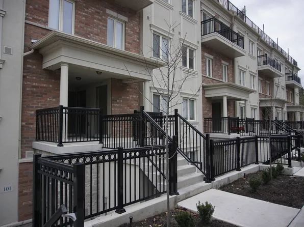 17 Coneflower Cres #105, Toronto, ON M2R 0A5