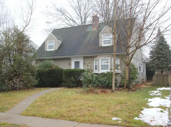 122 Elmwood Dr, Elmwood Park, NJ 07407