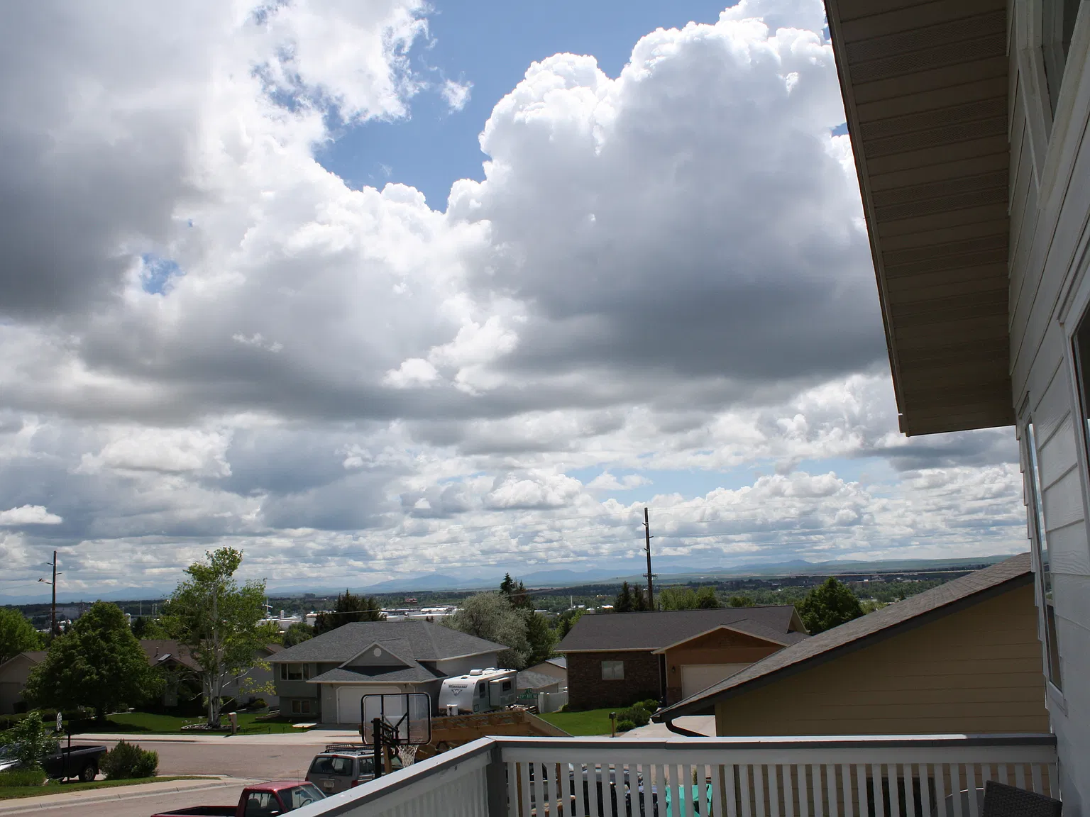 5 bed, 2892 sqft, $3,300 — Photo 2