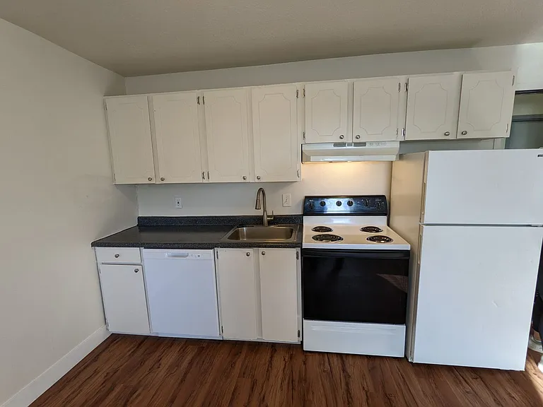 Watergate Apartments — Photo 67