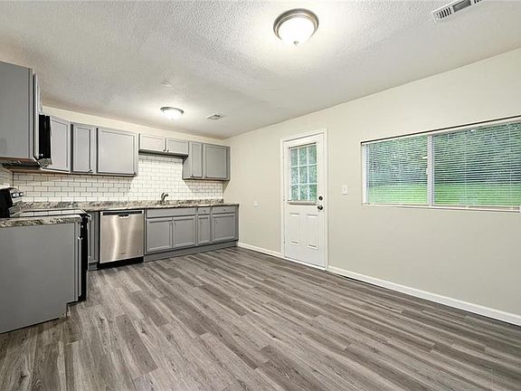 5th image of 10320 Richmond Ave