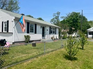 32 Oakhurst St, Springfield, MA 01104