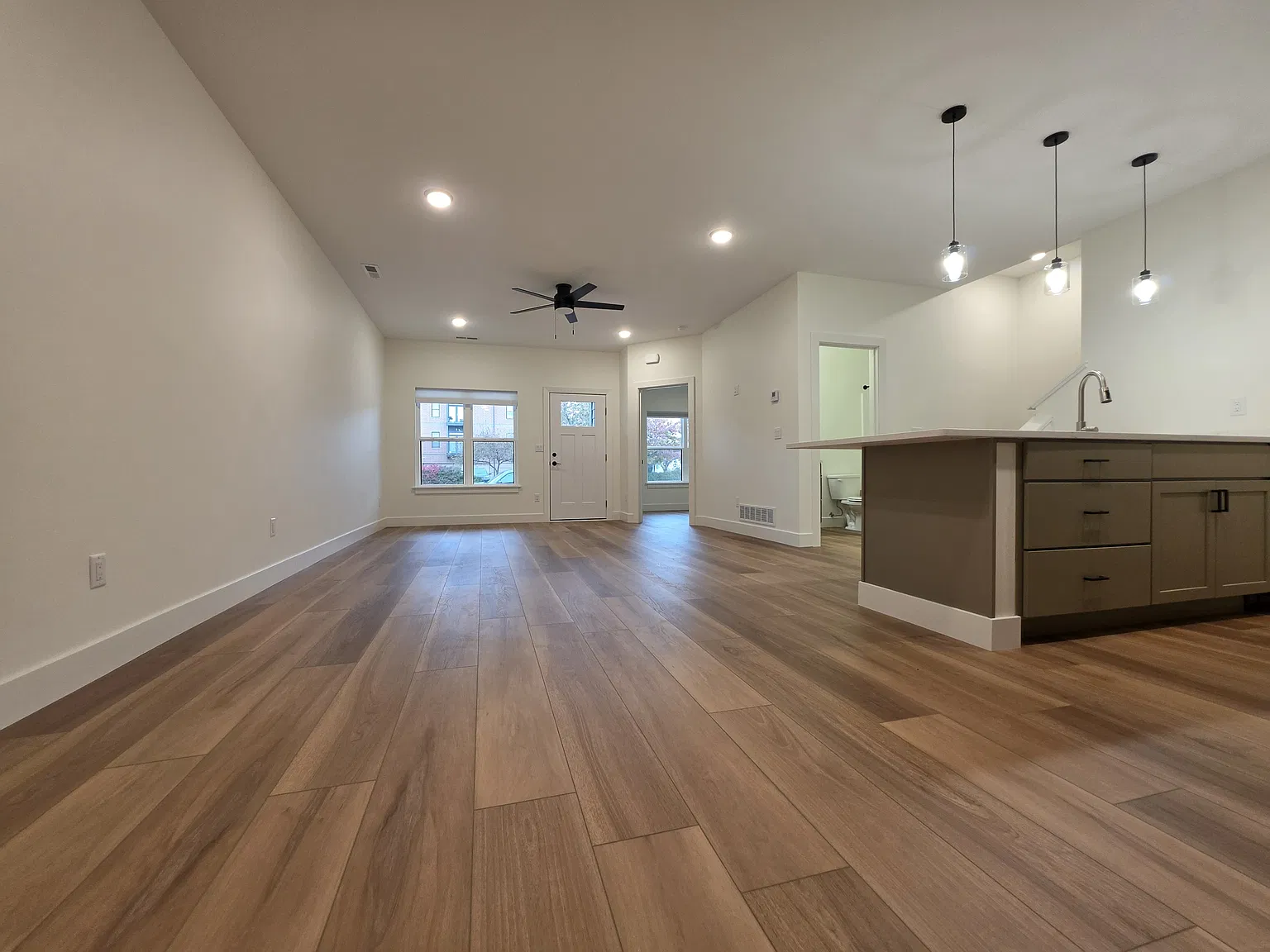 525 10th Ave SE - C — Photo 3