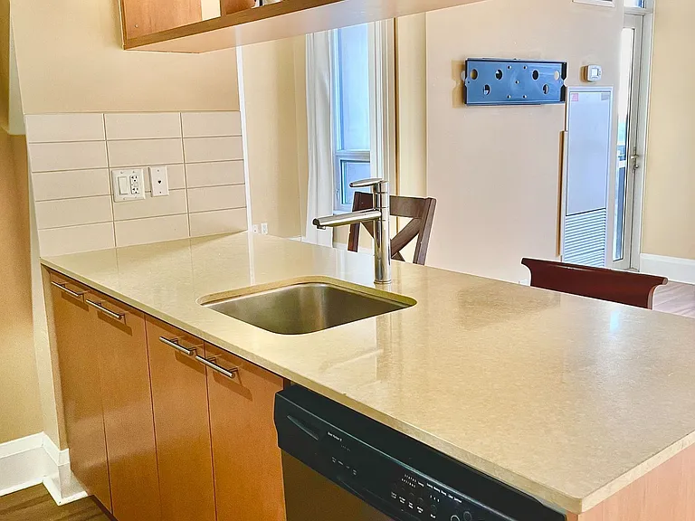 100 Harrison Garden Blvd #1414 — Photo 8