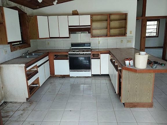 3rd image of 230 Yardarm Rd