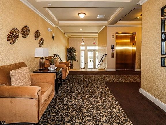 4th image of 2102 Enclave Cir #2102
