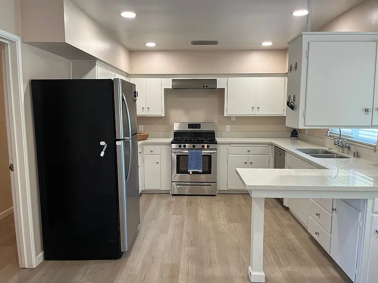 16841 Leroy Ave — Photo 8