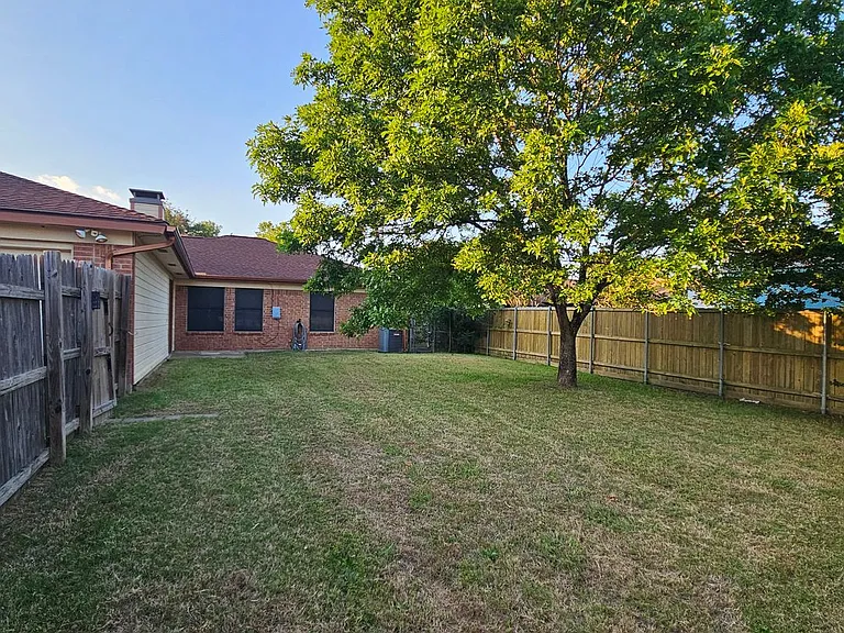 1402 Sheppard Ln — Photo 39