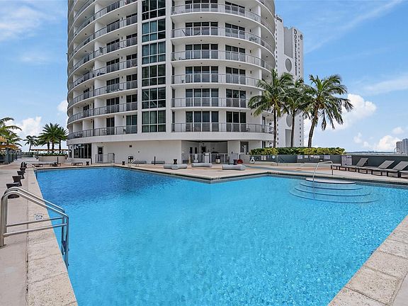 5th image of 1750 N Bayshore Dr APT 2314
