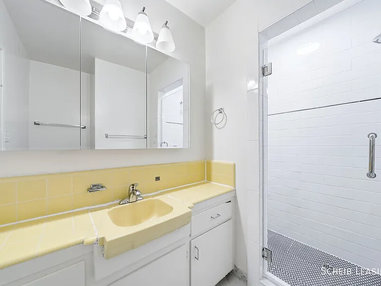 426 S Rexford Dr #4 — Photo 4