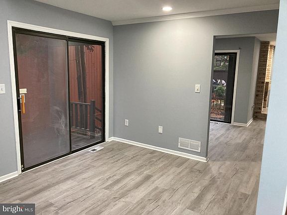 5th image of 102 Riverbend Dr